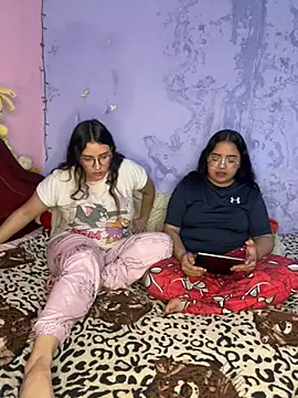 Snapshot of maddie-and-chelsea- chatting on February 2026 04:05:02 PM maddie-and-chelsea- online show from February 2026 04:05:02 PM