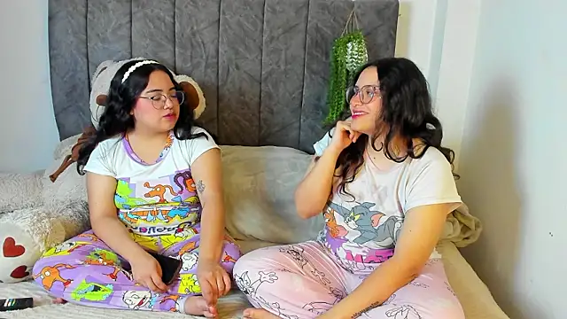 Snapshot of maddie-and-chelsea- chatting on February 2026 04:13:02 PM maddie-and-chelsea- online show from February 2026 04:13:02 PM