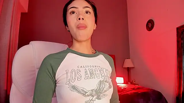 Snapshot of Giovanna_oliveira chatting on February 2026 06:35:01 AM Giovanna oliveira online show from February 2026 06:35:01 AM