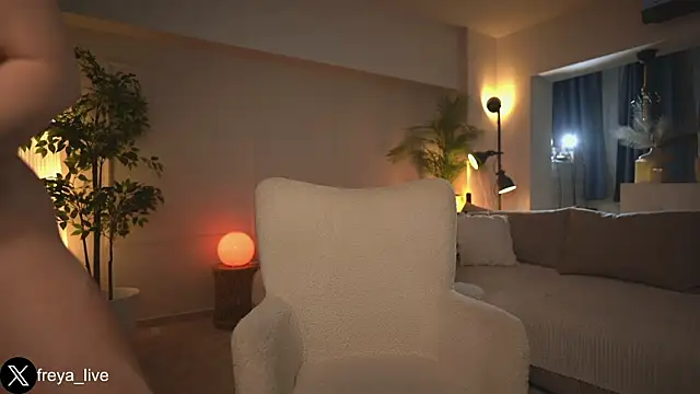 freyacherie online show from September 2025 05:36:01 PM