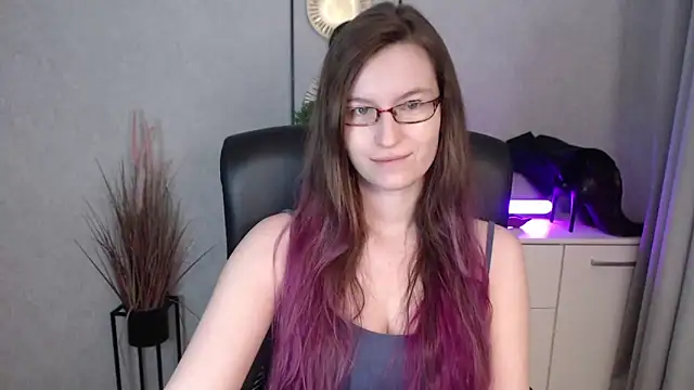 emmaxDelight online show from December 2025 06:19:01 AM