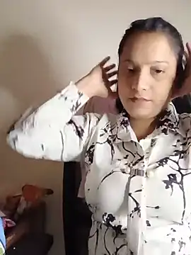 Snapshot of Simran-Kaur143 chatting on July 2026 10:40:01 AM Simran-Kaur143 online show from July 2026 10:40:01 AM