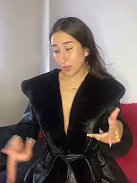 Snapshot of _Luuna chatting on March 2025 05:34:02 PM Luuna online show from March 2025 05:34:02 PM