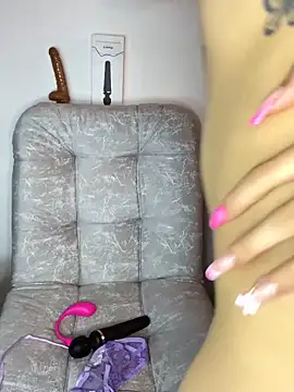 Snapshot of _Luuna chatting on November 2025 03:55:01 PM Luuna online show from November 2025 03:55:01 PM