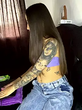 Snapshot of _Luuna chatting on November 2025 06:19:02 PM Luuna online show from November 2025 06:19:02 PM