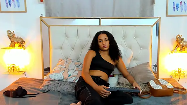 Snapshot of camila_sex_latina chatting on January 2025 12:39:01 AM camila sex latina online show from January 2025 12:39:01 AM