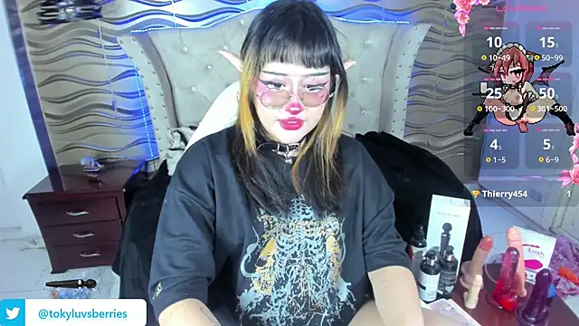 Snapshot of toky_doll chatting on December 2024 09:33:02 PM toky doll online show from December 2024 09:33:02 PM