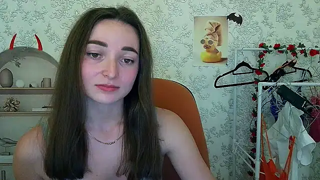  Barbie Kiss  online show from November 2025 10:45:02 PM