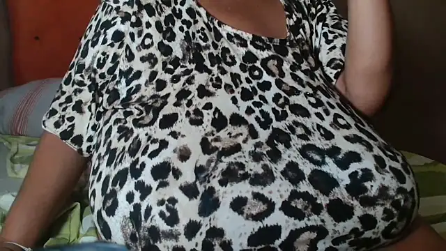 tinagiant online show from April 2026 07:22:02 PM