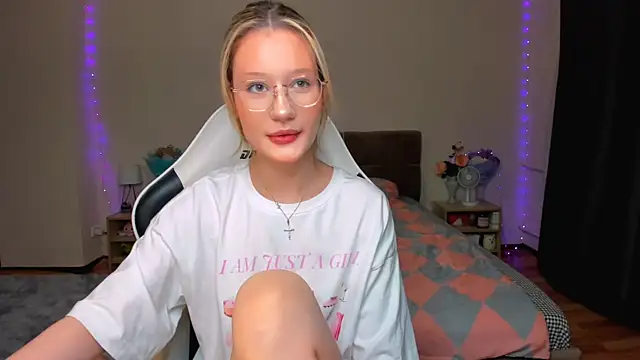DearLia online show from October 2025 10:30:01 PM