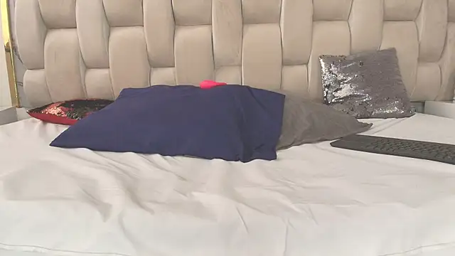 Hanna lens online show from April 2026 07:58:02 PM