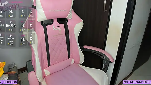 emily huddson  online show from March 2025 06:12:01 PM