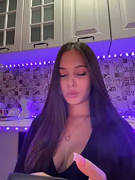 EricaWalls online show from December 2024 03:33:02 PM