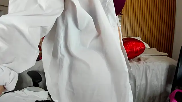 Snapshot of Danna_topless chatting on March 2025 06:12:02 PM Danna topless online show from March 2025 06:12:02 PM
