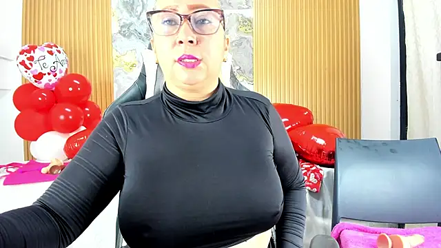 Snapshot of Danna_topless chatting on March 2025 03:07:01 PM Danna topless online show from March 2025 03:07:01 PM