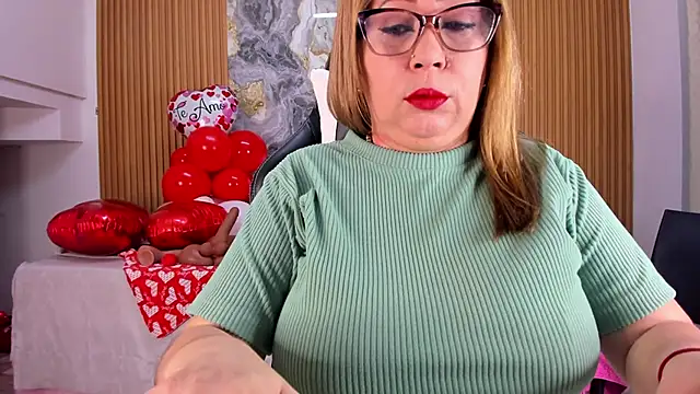 Snapshot of Danna_topless chatting on March 2025 12:06:02 PM Danna topless online show from March 2025 12:06:02 PM