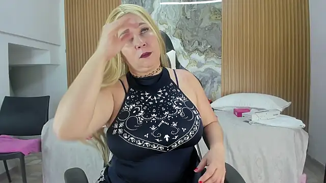 Snapshot of Danna_topless chatting on September 2025 12:05:02 PM Danna topless online show from September 2025 12:05:02 PM