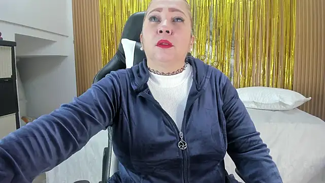 Snapshot of Danna_topless chatting on October 2025 12:08:02 PM Danna topless online show from October 2025 12:08:02 PM