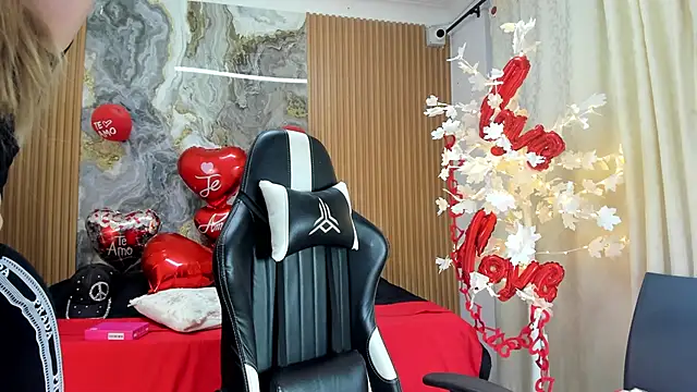 Danna topless online show from February 2026 12:04:02 PM