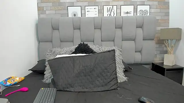 KariinaTaylor online show from October 2025 06:34:01 PM