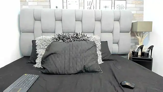 Snapshot of KariinaTaylor chatting on June 2026 06:09:02 PM KariinaTaylor online show from June 2026 06:09:02 PM