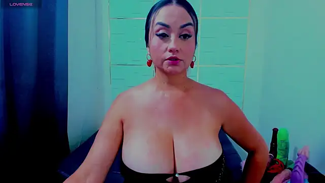 Snapshot of IsaSixty9 chatting on March 2025 06:34:01 PM IsaSixty9 online show from March 2025 06:34:01 PM