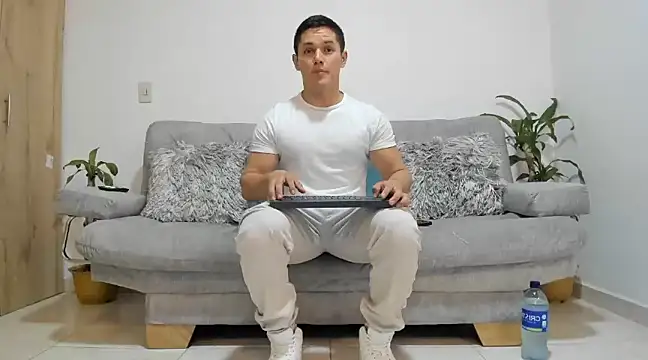 Snapshot of julian_wallace chatting on December 2024 10:50:01 PM julian wallace online show from December 2024 10:50:01 PM