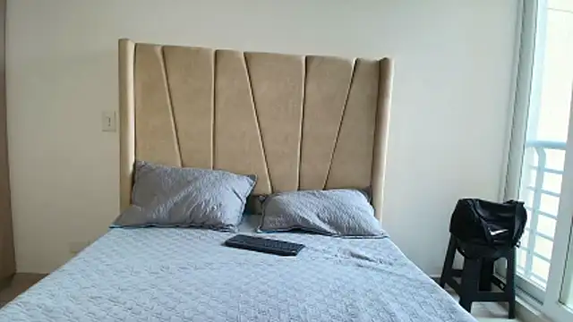 julian wallace online show from February 2026 09:00:02 PM