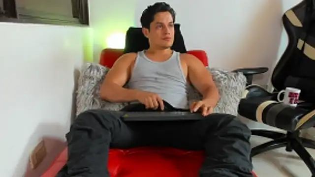 julian wallace online show from April 2026 07:58:02 PM