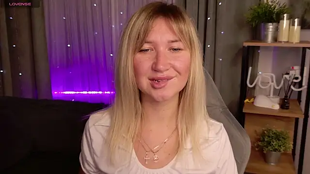 MilaBott online show from September 2025 08:35:02 PM