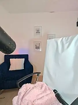 helena smith online show from March 2026 04:38:02 AM