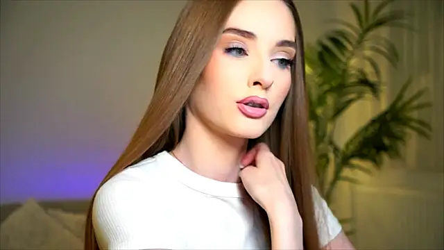 petitegonwiild online show from November 2025 12:02:02 AM