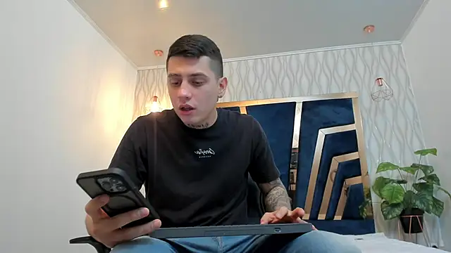 Yeiko Romero  online show from March 2025 05:18:01 PM