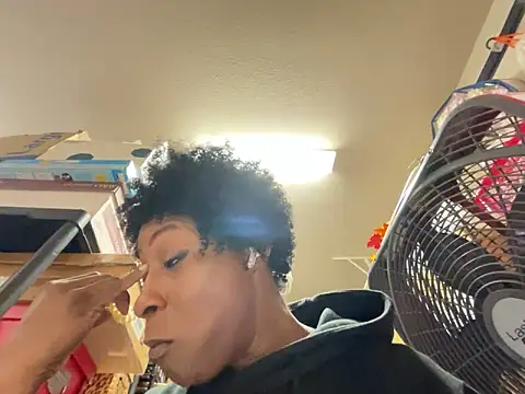 Snapshot of wynterheat chatting on November 2025 03:27:01 AM wynterheat online show from November 2025 03:27:01 AM