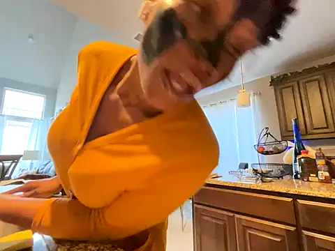 Snapshot of wynterheat chatting on November 2025 10:21:02 PM wynterheat online show from November 2025 10:21:02 PM