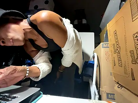 Snapshot of wynterheat chatting on November 2025 11:19:02 PM wynterheat online show from November 2025 11:19:02 PM