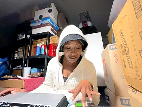 Snapshot of wynterheat chatting on December 2025 07:57:02 AM wynterheat online show from December 2025 07:57:02 AM