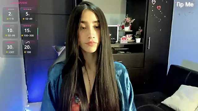 Snapshot of Emilytafur chatting on June 2026 11:35:01 PM Emilytafur online show from June 2026 11:35:01 PM