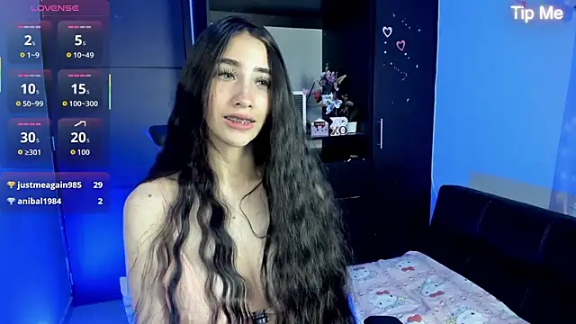 Snapshot of Emilytafur chatting on July 2026 12:48:01 AM Emilytafur online show from July 2026 12:48:01 AM