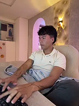 Logan smith1 online show from October 2025 06:21:01 AM