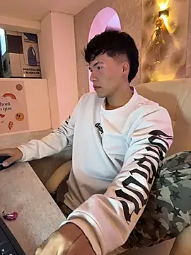 Logan smith1 online show from October 2025 05:31:01 AM