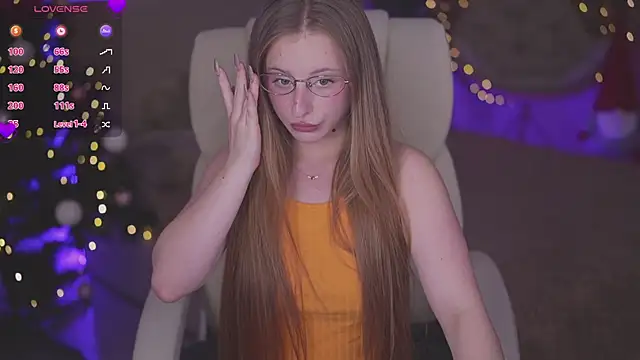 Snapshot of SilverrMoon chatting on December 2025 07:51:02 PM SilverrMoon online show from December 2025 07:51:02 PM