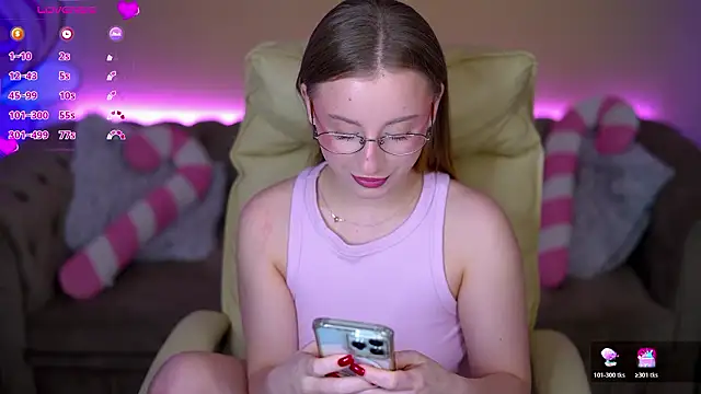 Snapshot of SilverrMoon chatting on February 2026 07:18:01 AM SilverrMoon online show from February 2026 07:18:01 AM