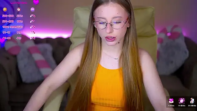 Snapshot of SilverrMoon chatting on February 2026 07:18:01 AM SilverrMoon online show from February 2026 07:18:01 AM