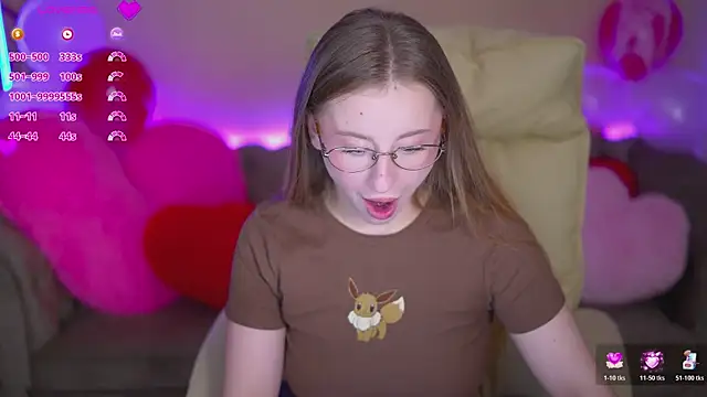 Snapshot of SilverrMoon chatting on February 2026 07:01:01 AM SilverrMoon online show from February 2026 07:01:01 AM