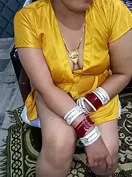 Snapshot of Cute-Raashii chatting on January 2025 11:39:02 PM Cute-Raashii online show from January 2025 11:39:02 PM