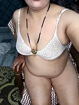 Snapshot of Cute-Raashii chatting on February 2025 02:01:02 AM Cute-Raashii online show from February 2025 02:01:02 AM