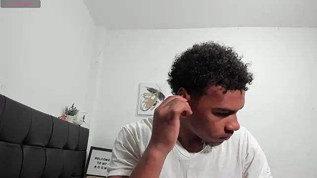 Snapshot of RoddyRich11 chatting on December 2025 12:23:02 PM RoddyRich11 online show from December 2025 12:23:02 PM