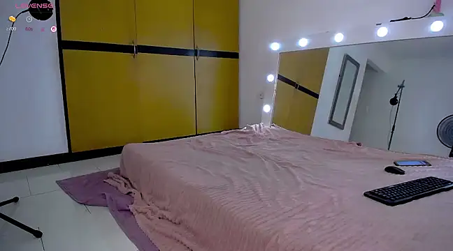 diabla sexyboobs online show from March 2025 09:24:01 PM