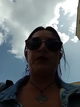 sophie banger online show from December 2025 06:01:02 PM